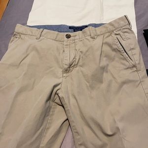 Tommy Hilfiger 33/30 khaki pants